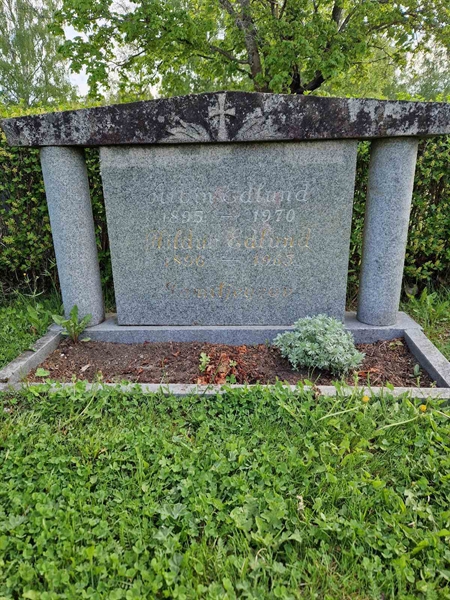 Grave number: 2 14 1755, 1756