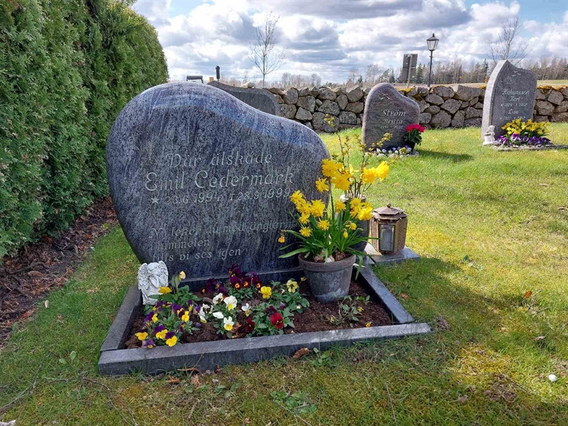 Grave number: HV 31    6, 7