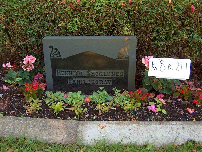 Grave number: HÖB 8   211