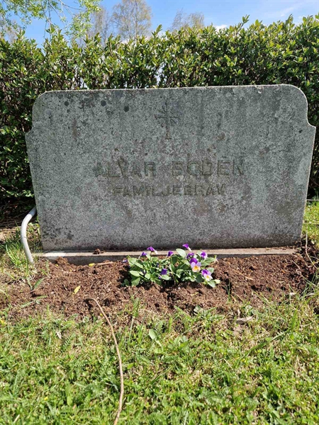 Grave number: 501 08 1221-1223