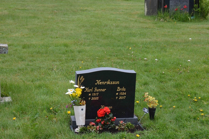 Grave number: SRN 2   245B