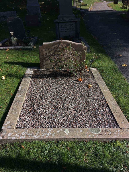 Grave number: 1 05    23