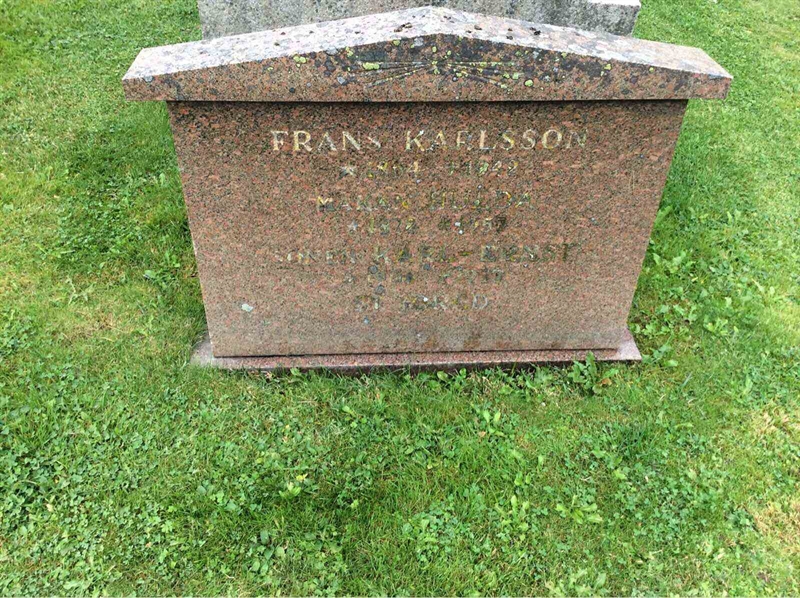 Grave number: KN 02   382, 383