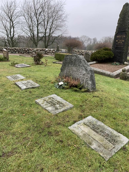 Grave number: SÖ B   120, 121, 122