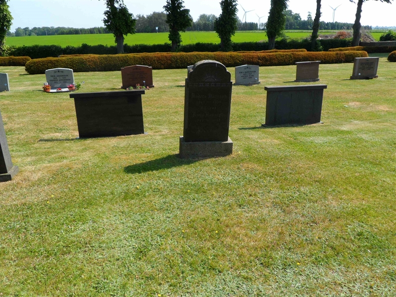 Grave number: ÖH H    69, 70, 71, 72