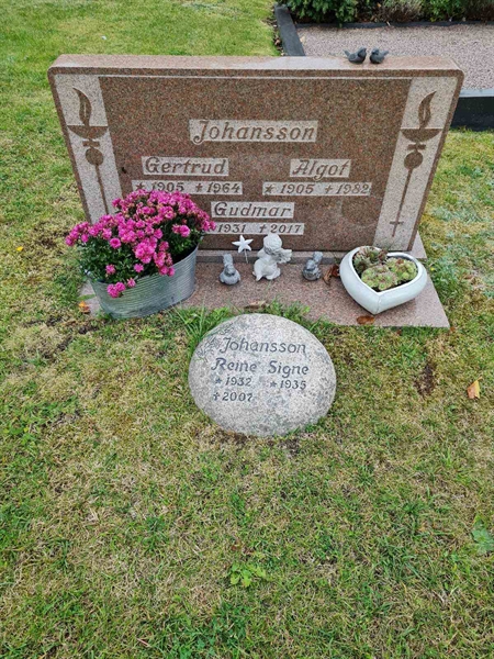 Grave number: F 04   238, 239