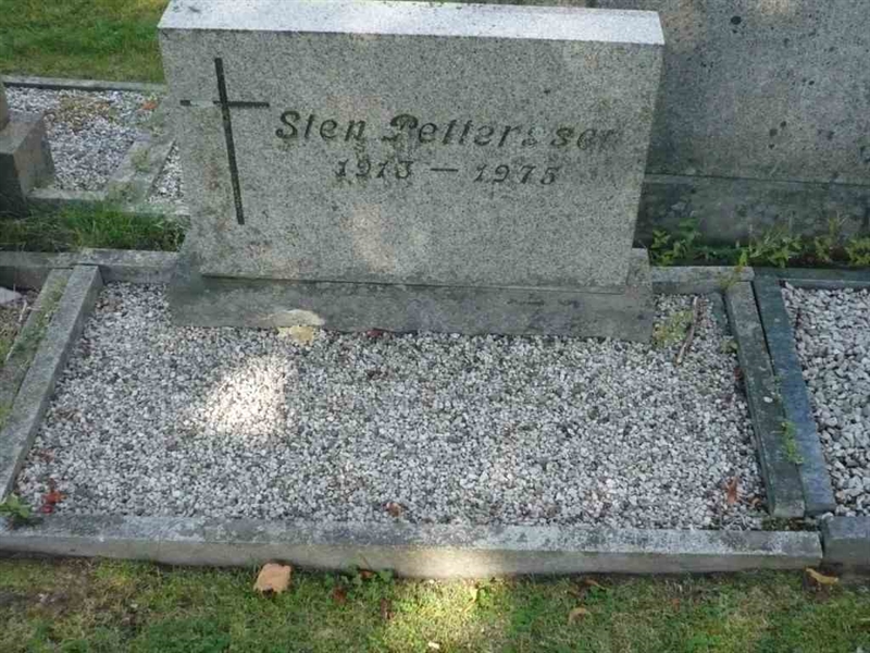 Grave number: SKF D   225