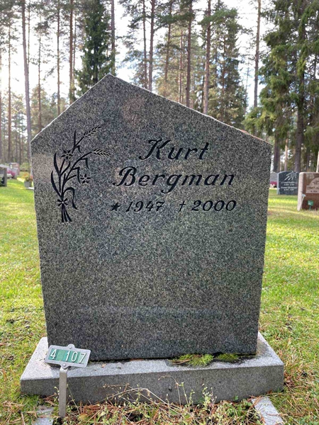 Grave number: 3 4   107