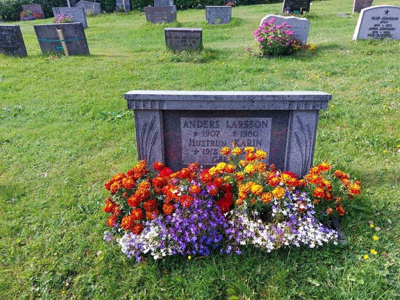 Grave number: K J    78, 79