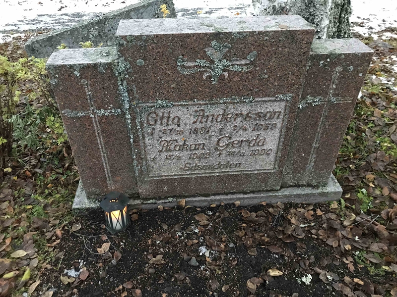Grave number: UN J    65, 66