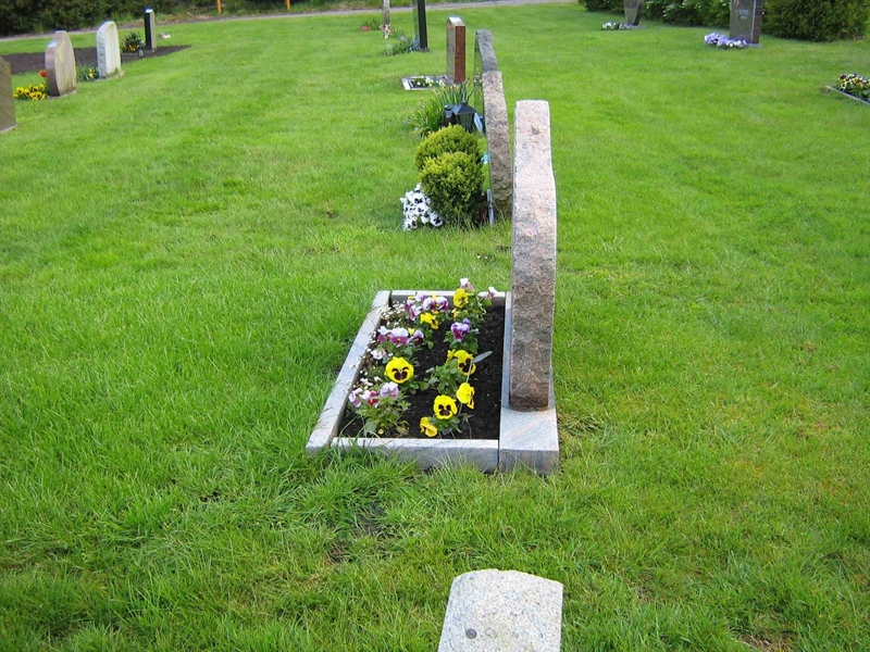 Grave number: ÖK 04    688-689