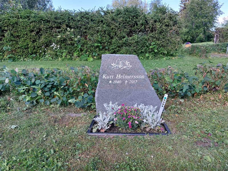 Grave number: FÖ 8    10, 11