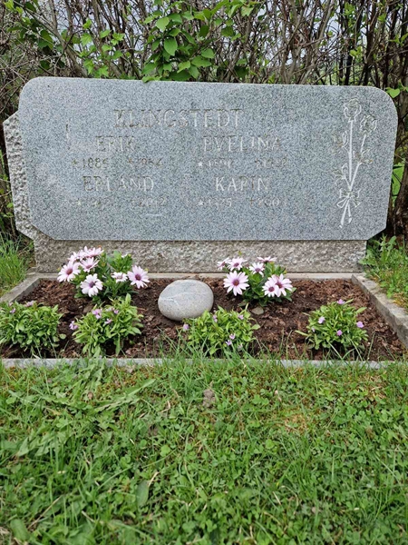 Grave number: 2 11 1107, 1108, 1109