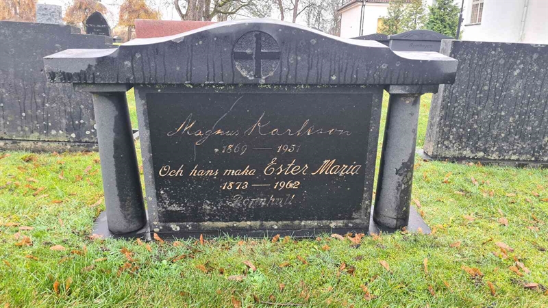 Grave number: M G 04    77-78