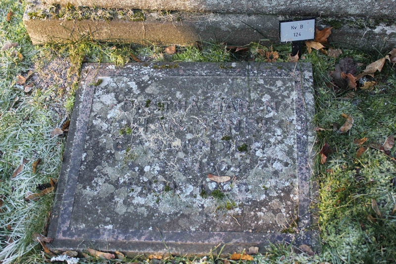 Grave number: A B  124