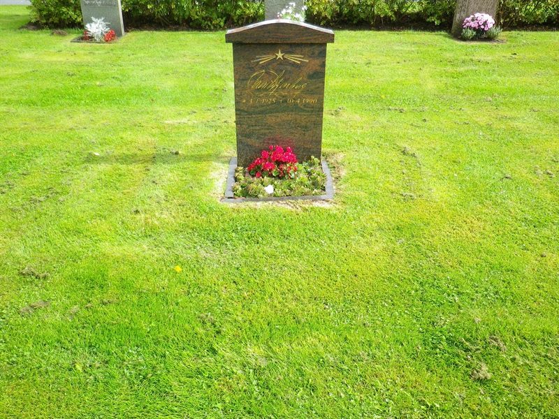 Grave number: OS ÖK   296, 297