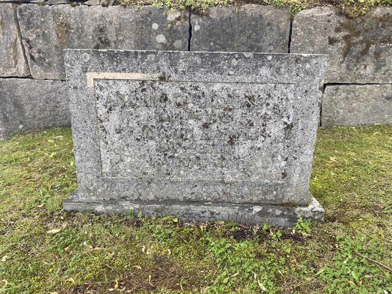 Grave number: 8 2 04    59-60