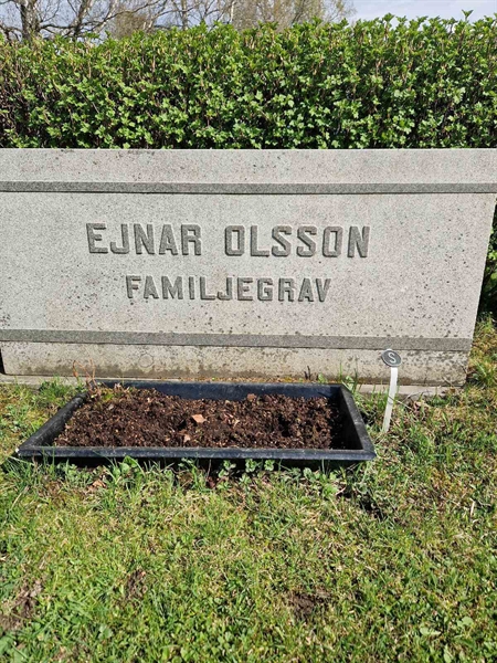Grave number: 501 11 1698-1700
