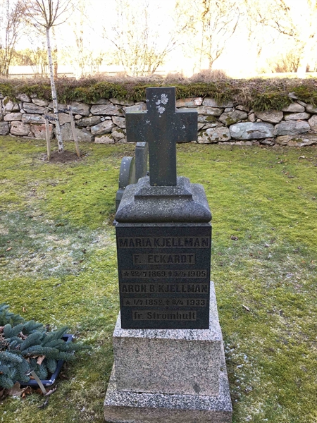 Grave number: 2 A   066