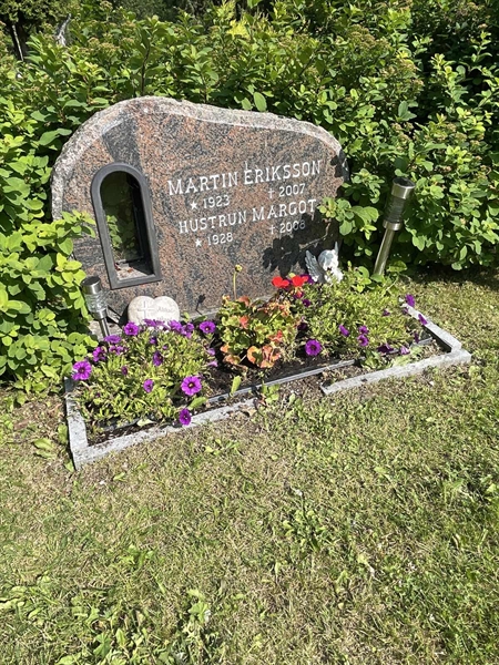 Grave number: 1 F1    53-54
