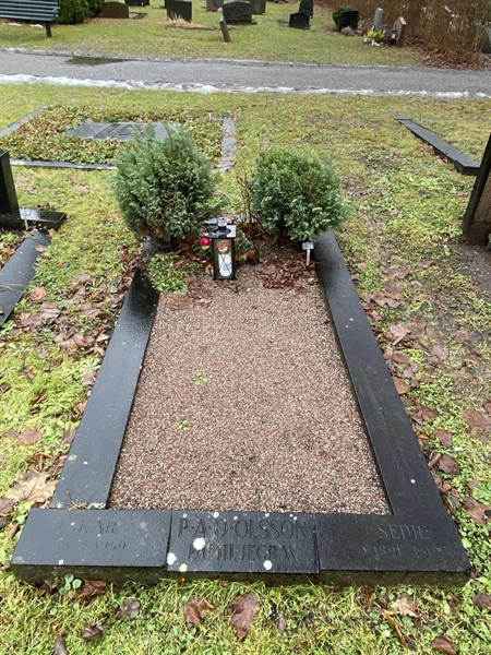 Grave number: 1 P    63