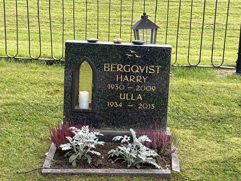 Grave number: IN 33    23-24