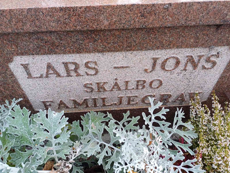 Grave number: JÄ 1 A 1915, 1916, 1917