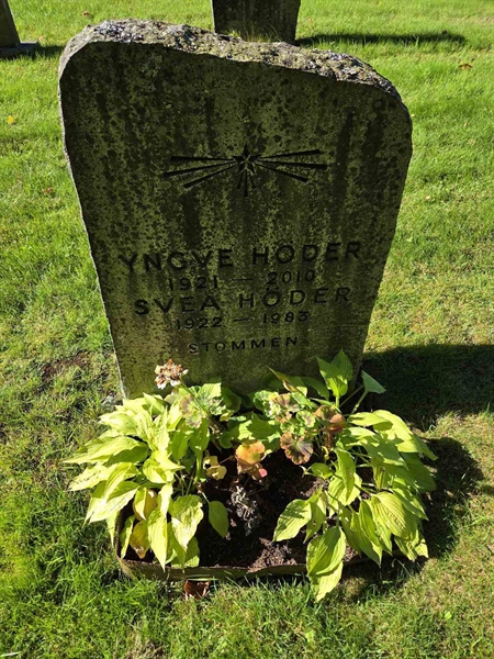 Grave number: T A D   843-844