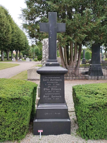 Grave number: NÅ 08    41, 42, 43