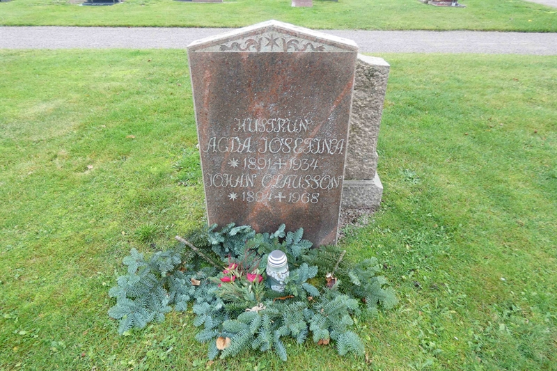 Grave number: TR 3    63