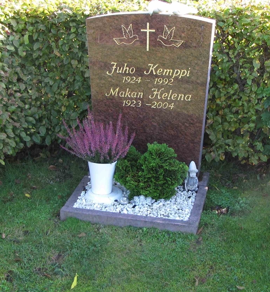 Grave number: HN BJÖRK   135, 136