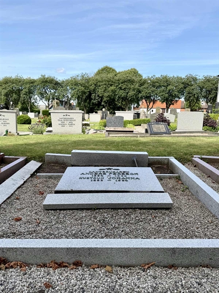 Grave number: ON C   589, 590