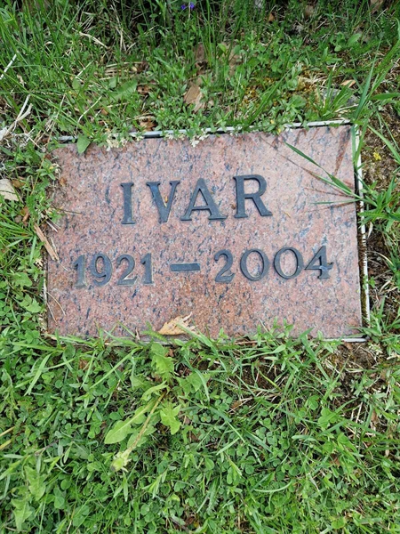 Grave number: 2 14 1749, 1750