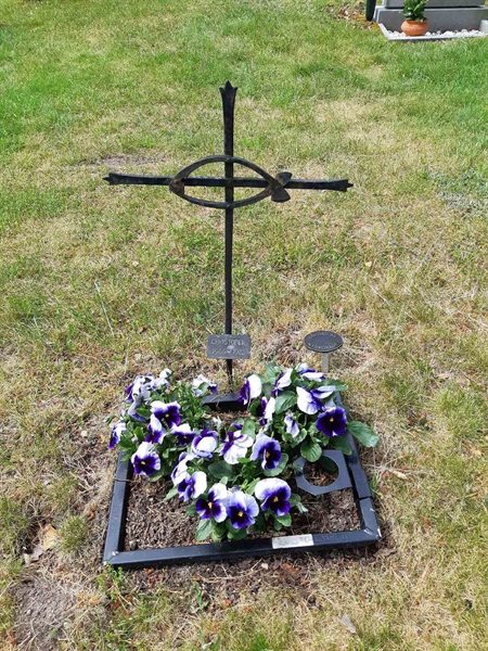 Hautatunnus: 2 F 71-73
