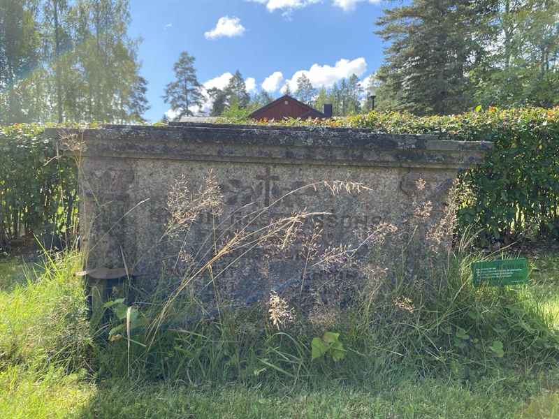 Grave number: 1 17 117, 118