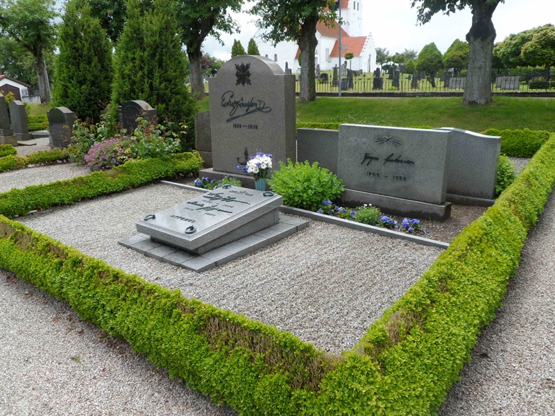 Grave number: ÖV F    12, 13