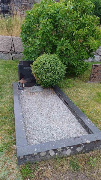 Grave number: F 04    31