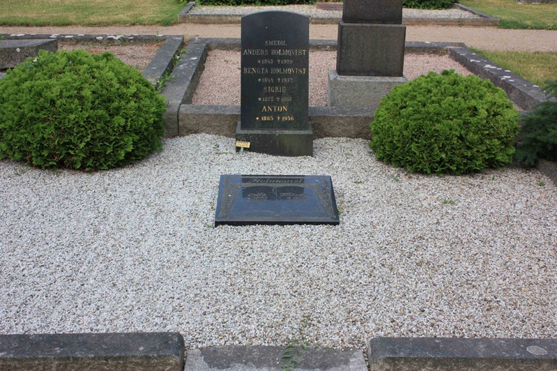 Grave number: Ö 02i    10, 11, 12