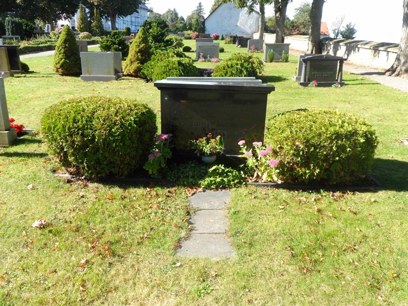 Grave number: SK K    43, 44