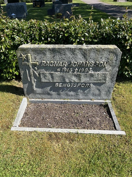 Grave number: Ärt 60 23 210+211