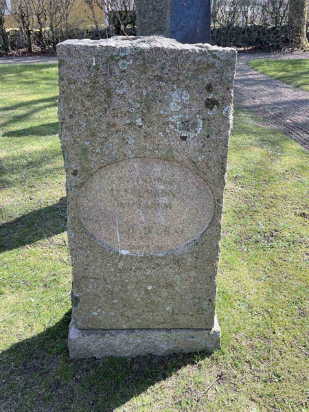 Grave number: Ä G C    12