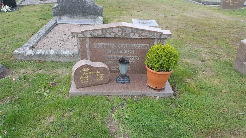 Grave number: LG 001  0107, 0108