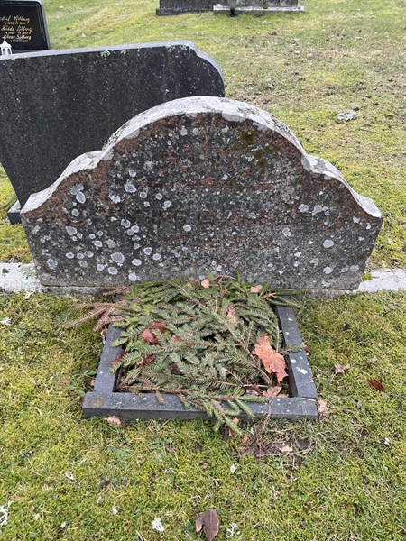 Grave number: Lax Nya 717+718