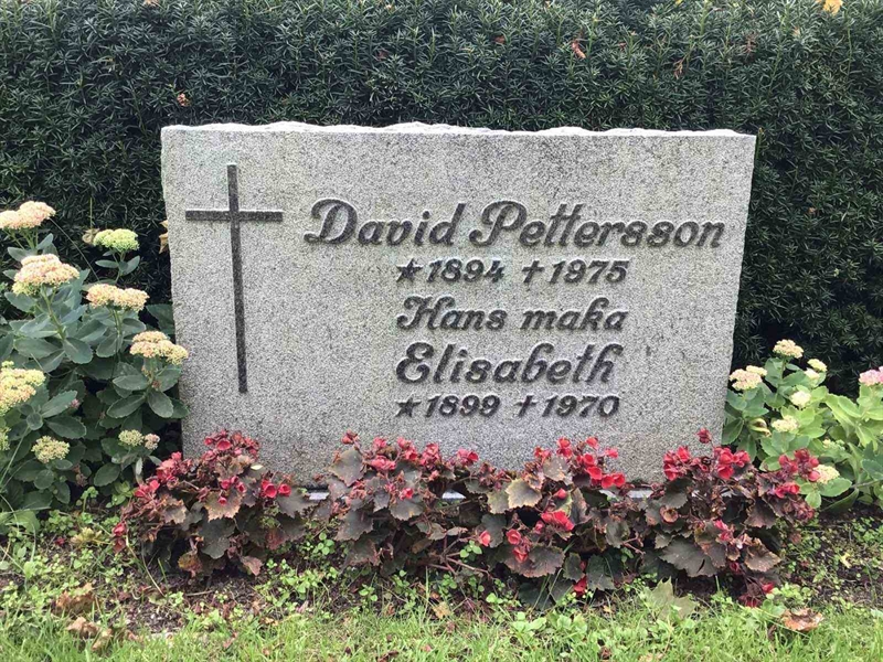 Hautatunnus: Kaga ny    33-34