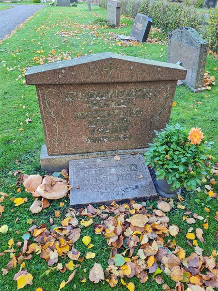 Grave number: K1 01   117, 118