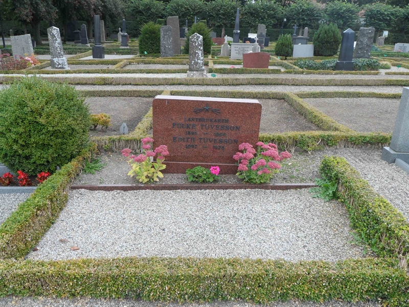 Grave number: ÖT GNK2D    11, 12