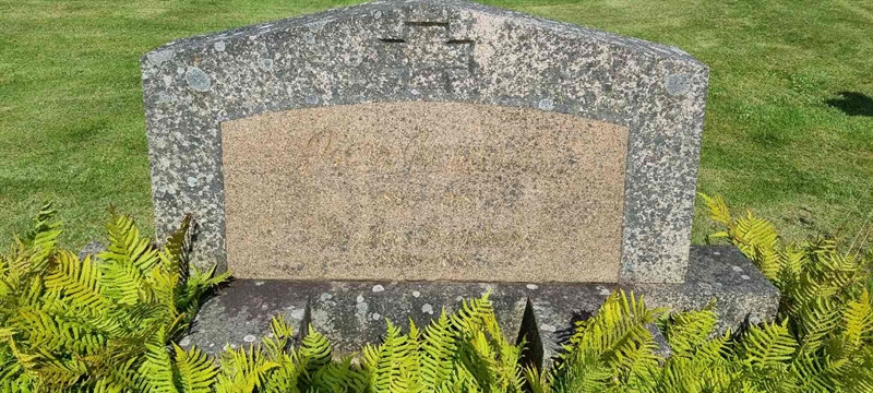 Grave number: LM 1 07  021