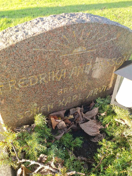 Grave number: SG 02   423