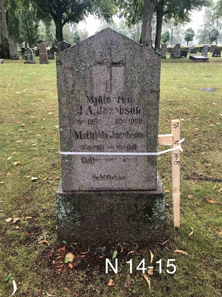 Grave number: AK N    14, 15