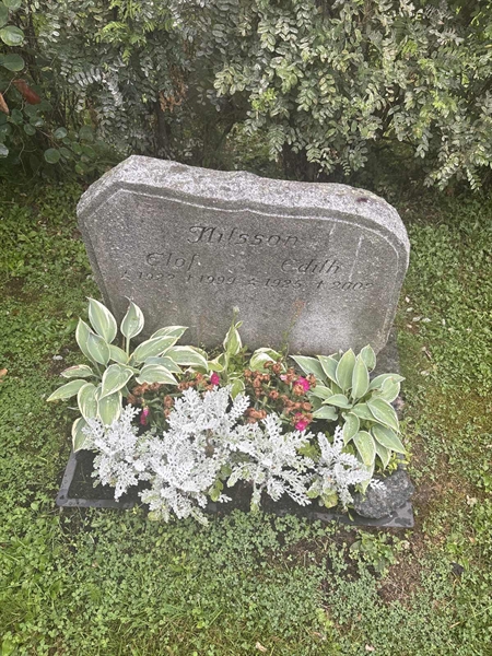 Grave number: 002 2   613